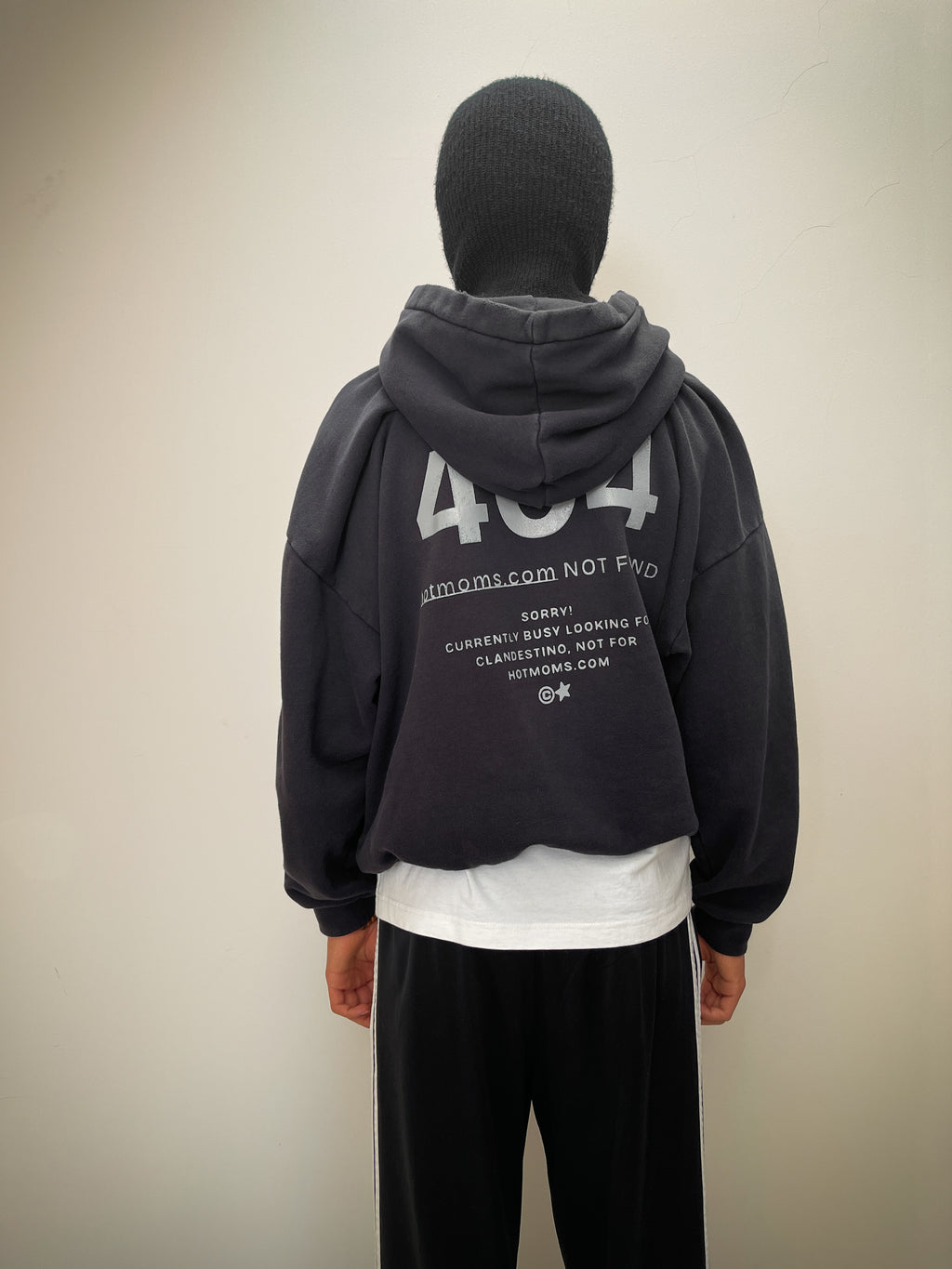 Hotmoms- Sudadera negra 