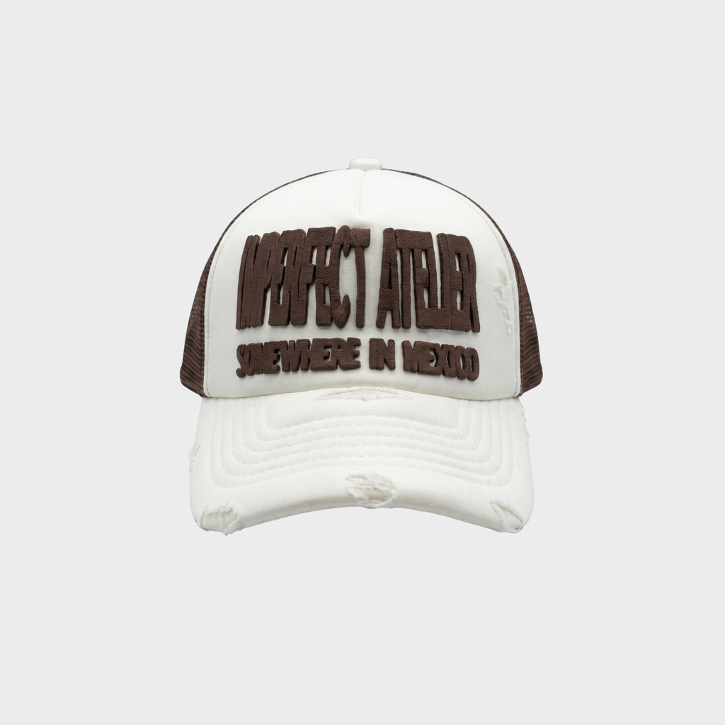Taller imperfecto trucker hat