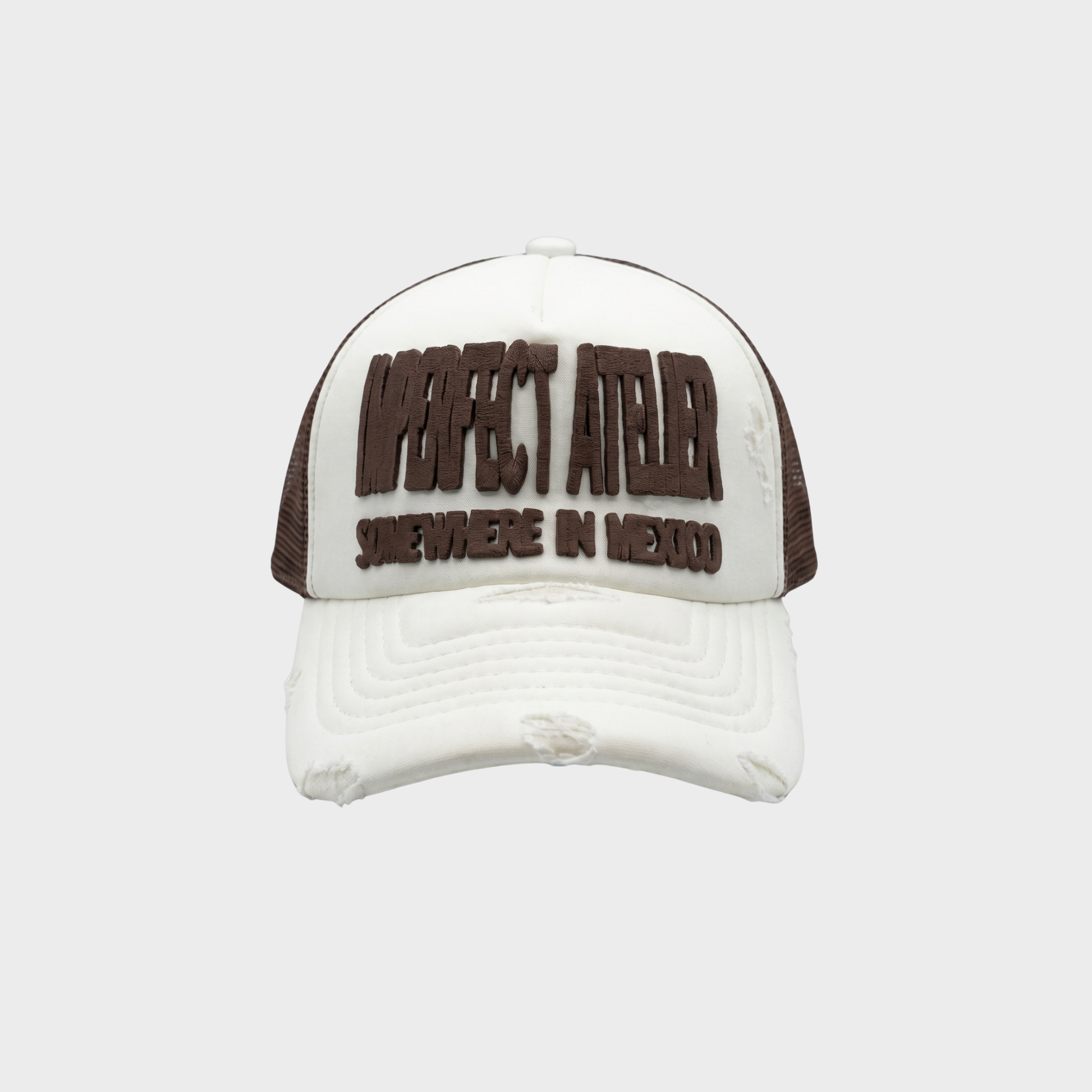 Taller imperfecto trucker hat